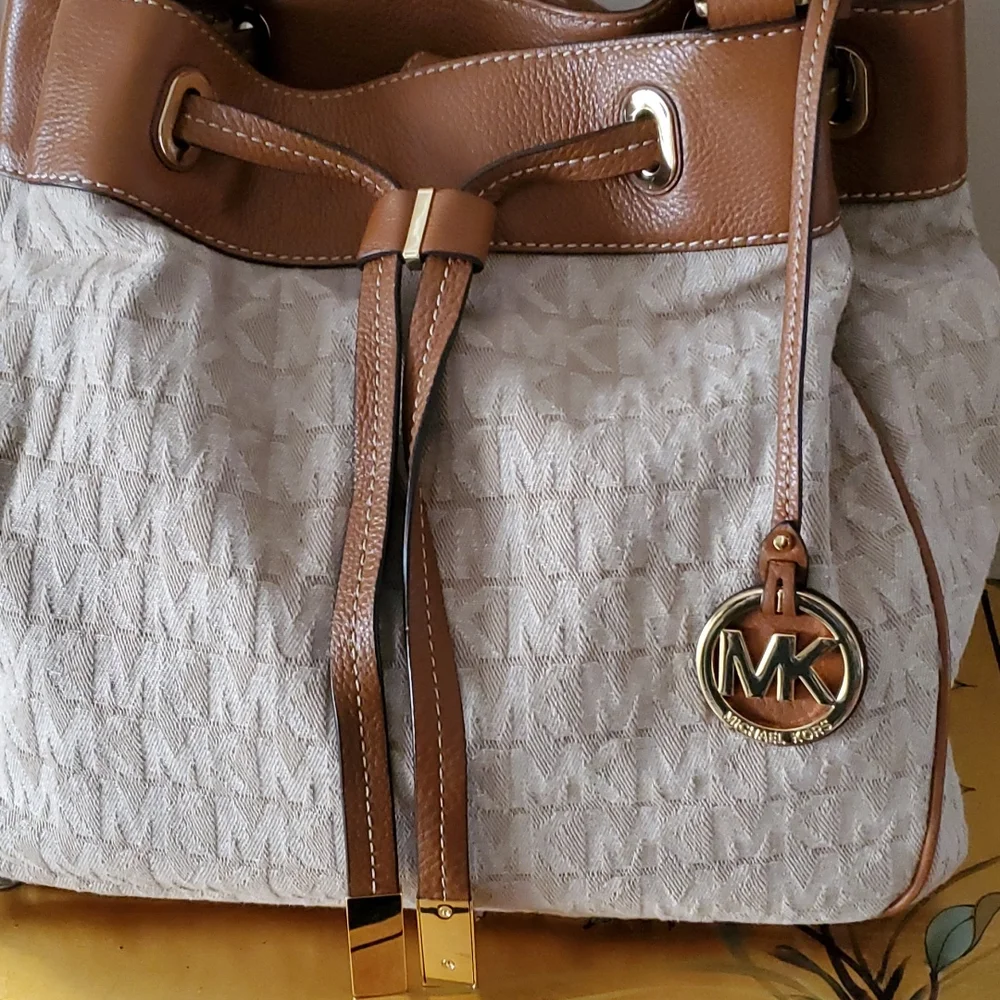 Handbag - Picture 4 of 4